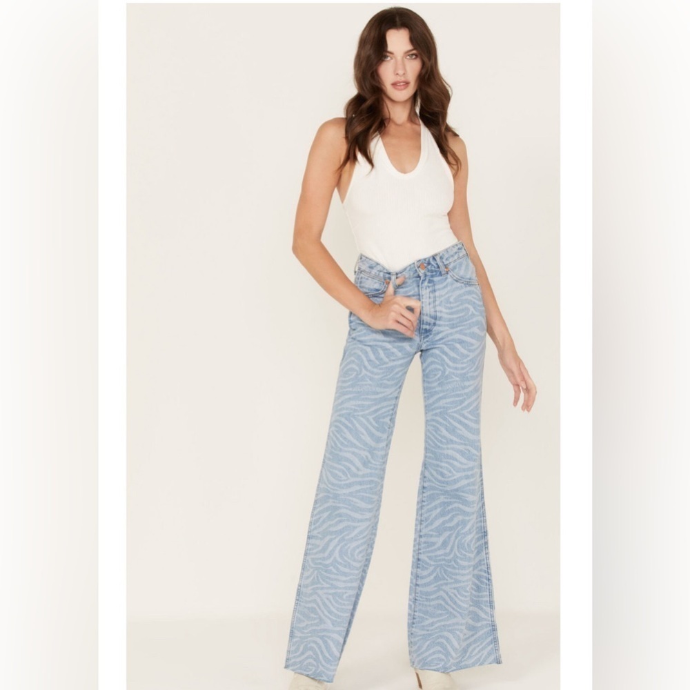 Wrangler FP Women's Meow Laser Tiger Print Wanderer Flare Jean Wide Anthropologi - Picture 2 of 10